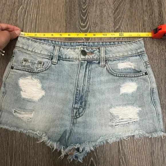 Urban Outfitters BDG Denim Shorts. Size 27 - Picture 3 of 5